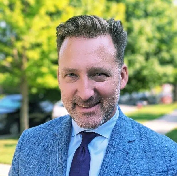 Robert R